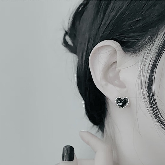 “Seashell Shards” Black Hearts Iridescent Shell Flake Chip Ocean Romance Studs - Picture 12 of 15